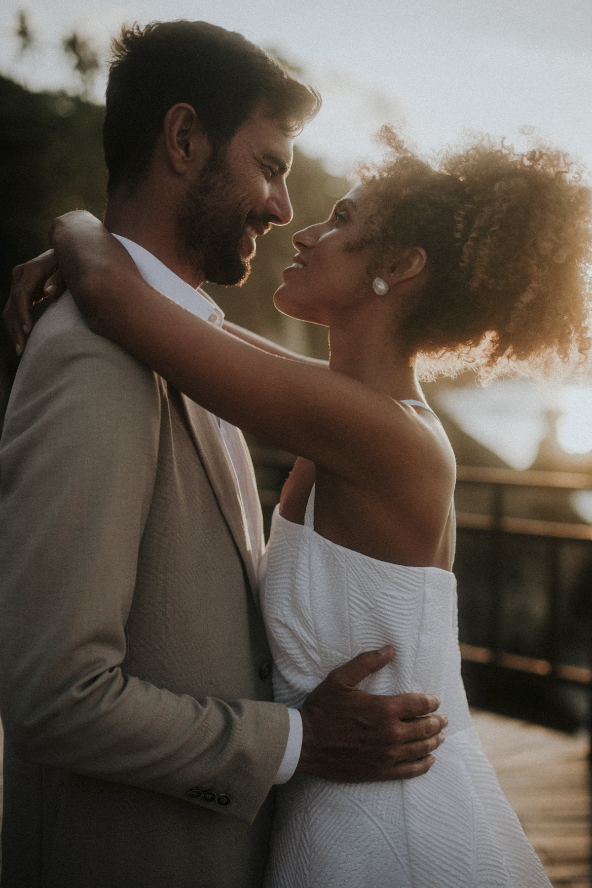 golden hour photos at luxury wedding bali at ayana estate