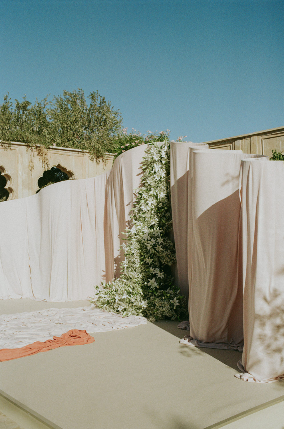 Elvira & Tim’s 2-Day Wedding at Palais Namaskar: A Marrakech Masterpiece of Fashion, Firelight & DJ Zerb 28