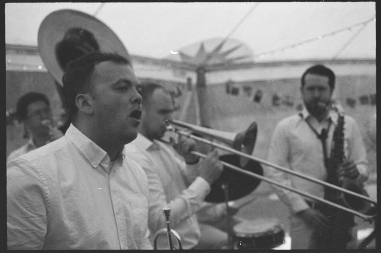 Wedding in the Scottish Highlands in winter in storm 18